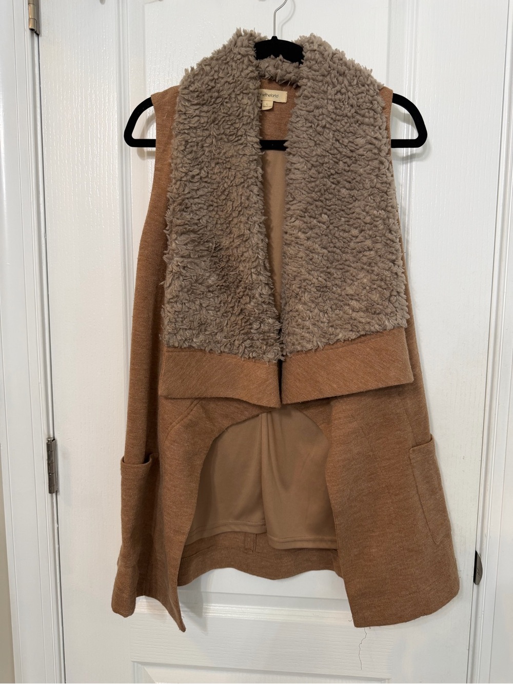 Sleeveless Faux-Sherpa Collar Vest in Camel